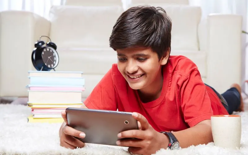 How to Manage Screen Time for School-Going Kids